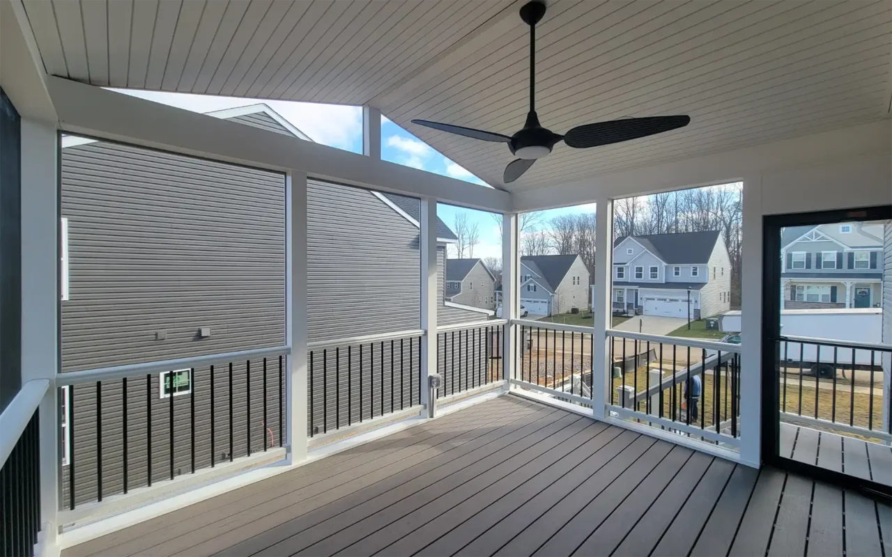 Screened Room with Railing and Ceiling Fan - Screen room builder and contractor northern virginia
