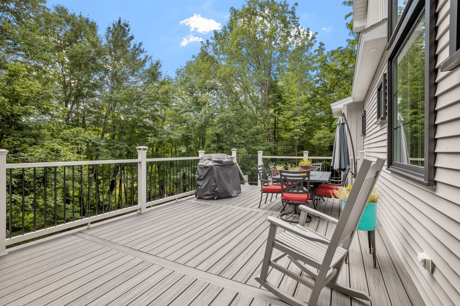 Multi-level deck ideas - elevated deck with grilling station and outdoor dining room - Multi-level deck builders in Virginia