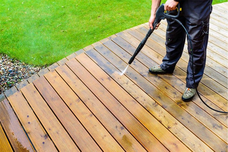 Find out when is the best time to stain a deck after washing it